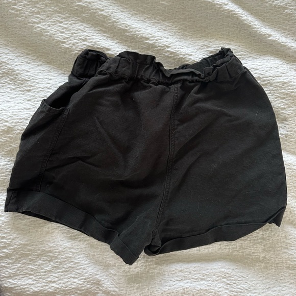 Aritzia Wilfred Free Black Harulia Short - Size Small - Picture 7 of 7